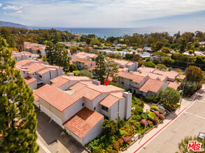 28288 Rey De Copas Ln in Malibu, CA - Foto de edificio - Building Photo