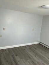 558 Riverside Dr in Augusta, ME - Building Photo - Building Photo