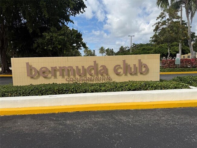 5801 NW 62nd Ave in Tamarac, FL - Building Photo - Building Photo