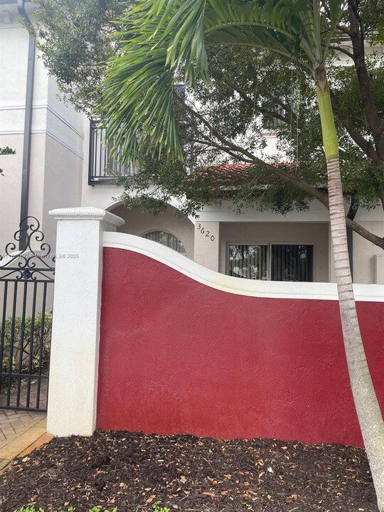 3620 NW 29th Pl in Lauderdale Lakes, FL - Building Photo