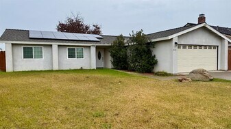 2123 Cottonwood Ct in Hanford, CA - Building Photo