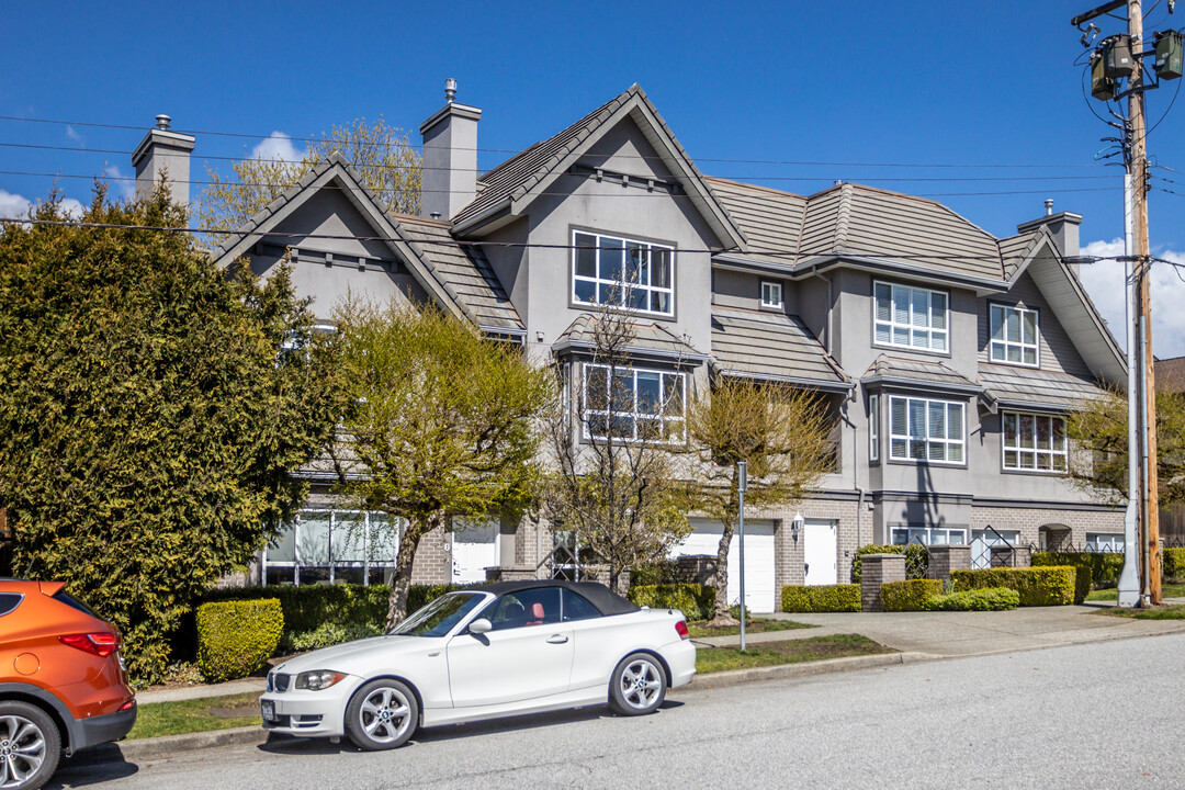 Maple Lane in North Vancouver, BC - Building Photo