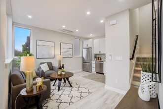 6033 42nd Ave SW in Seattle, WA - Building Photo - Building Photo