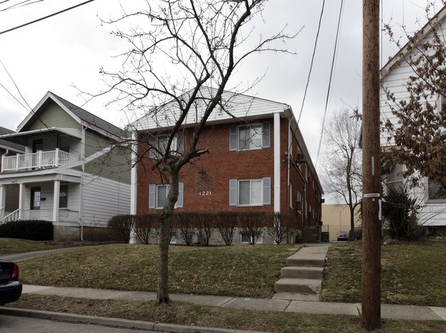 4221 Brownway Ave in Cincinnati, OH - Foto de edificio - Building Photo
