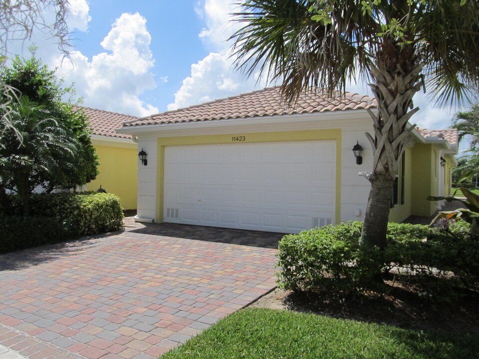 11423 SW Pembroke Dr in Port St. Lucie, FL - Building Photo