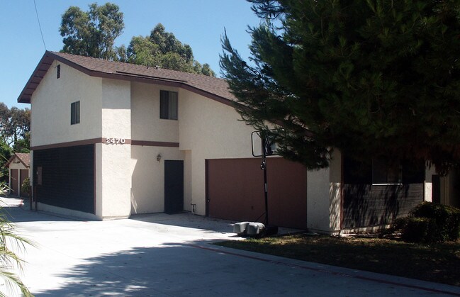 2470 Santa Ana Ave in Costa Mesa, CA - Building Photo - Building Photo