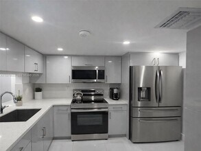 844 W 41st St in Hialeah, FL - Building Photo - Building Photo