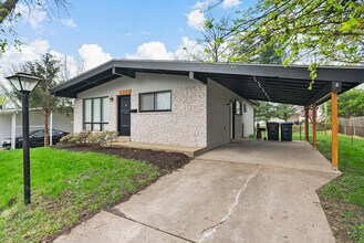 2310 Dove Dr in Florissant, MO - Building Photo - Building Photo