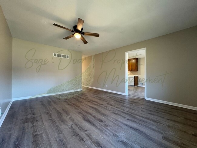 1404 SW Sunset St in Blue Springs, MO - Building Photo - Building Photo