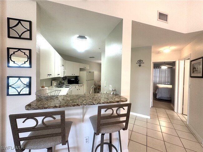 property at 6880 Huntington Lakes Cir