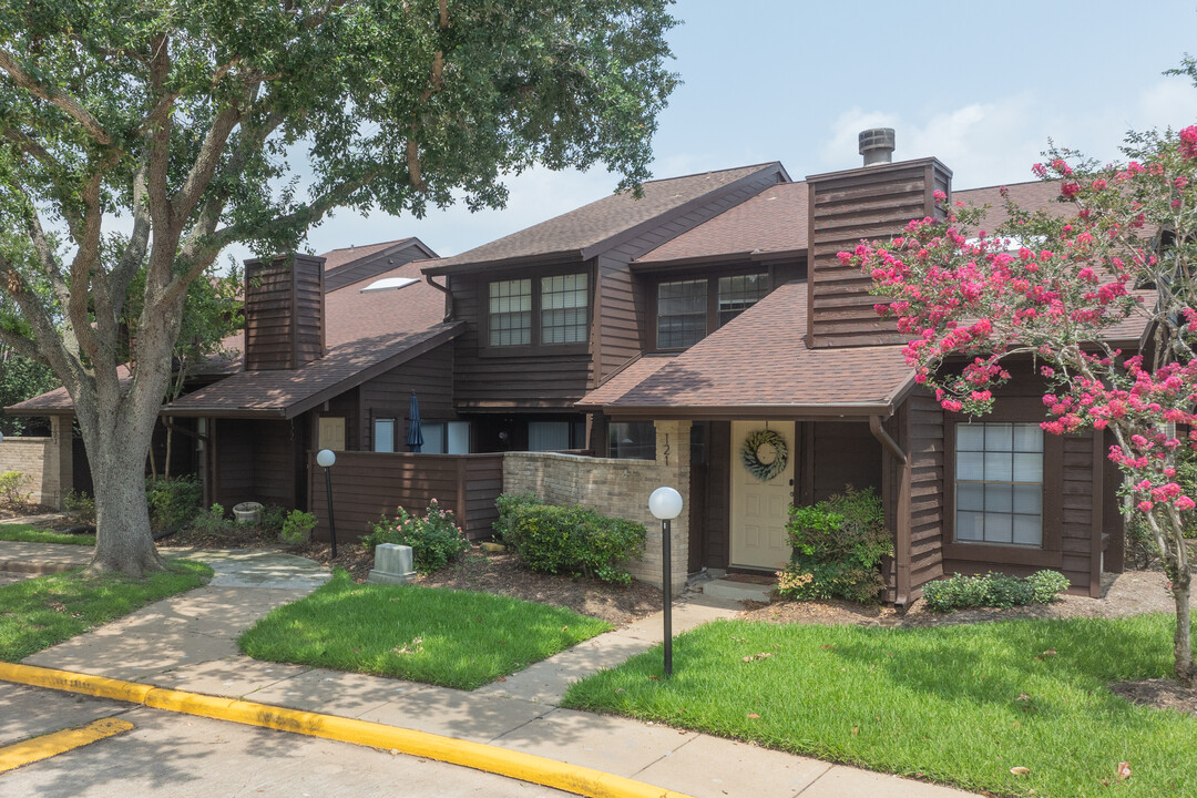 Towns of Grant Lake in Sugar Land, TX - Foto de edificio