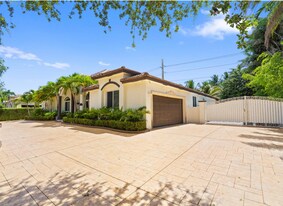 16601 SW 87th Ct in Palmetto Bay, FL - Building Photo