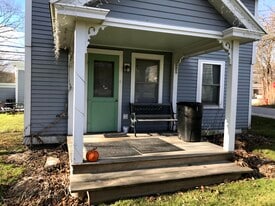 938 VT-7A, Unit Apt 4 in Shaftsbury, VT - Building Photo