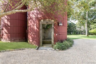 26 Ruxton Rd in East Hampton, NY - Building Photo - Building Photo