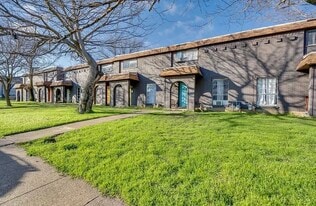 2222 El Paso St in Grand Prairie, TX - Building Photo