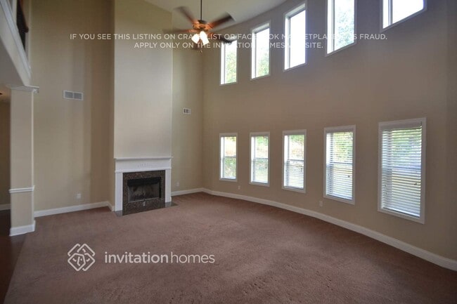 5541 Dendy Trace in Fairburn, GA - Foto de edificio - Building Photo