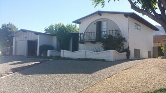 2200 Cleopatra Pl NE in Albuquerque, NM - Building Photo