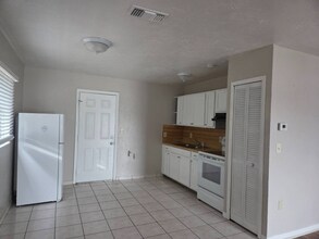 449 Las Palmas Cir in Avon Park, FL - Foto de edificio - Building Photo