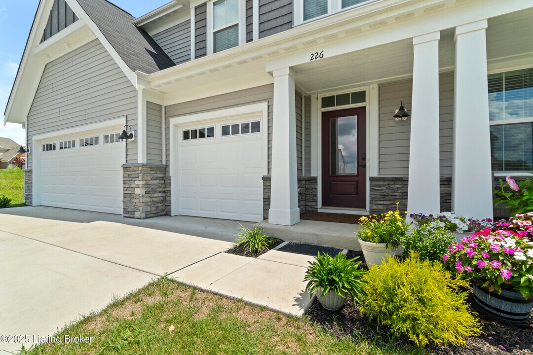 226 Education Wy in Shelbyville, KY - Building Photo