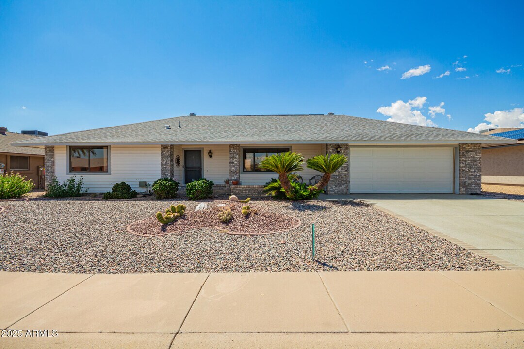 12735 W Crystal Lake Dr in Sun City West, AZ - Building Photo