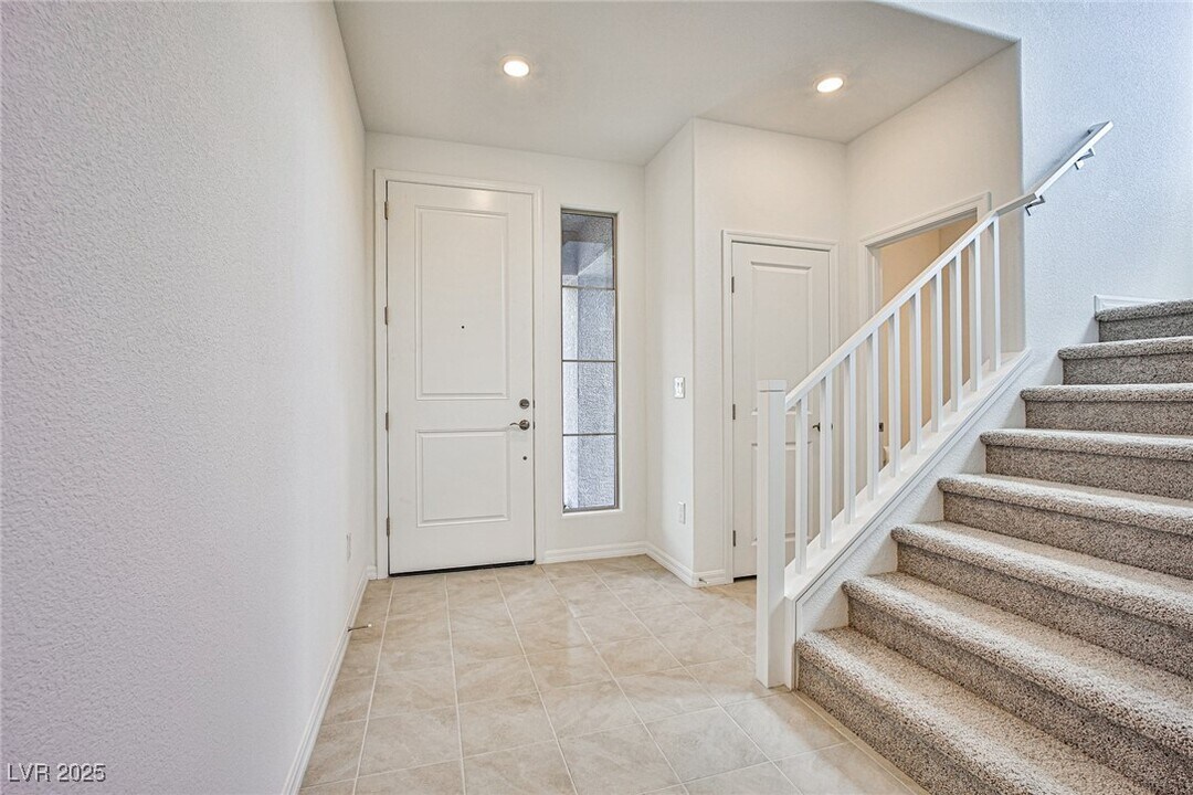7412 Legacy Pt St in Las Vegas, NV - Building Photo
