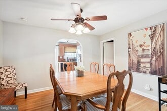 327 E 9th Ave in Conshohocken, PA - Building Photo - Building Photo