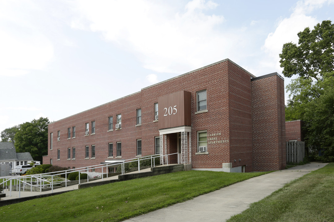 Carrier Crest Apartments in Grand Rapids, MI - Building Photo