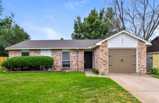 7024 Greenview Cir S