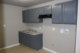 1034 Matthews St in Gary, IN - Building Photo