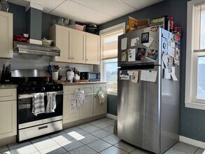 407 Charles St, Unit 3 in Malden, MA - Foto de edificio - Building Photo