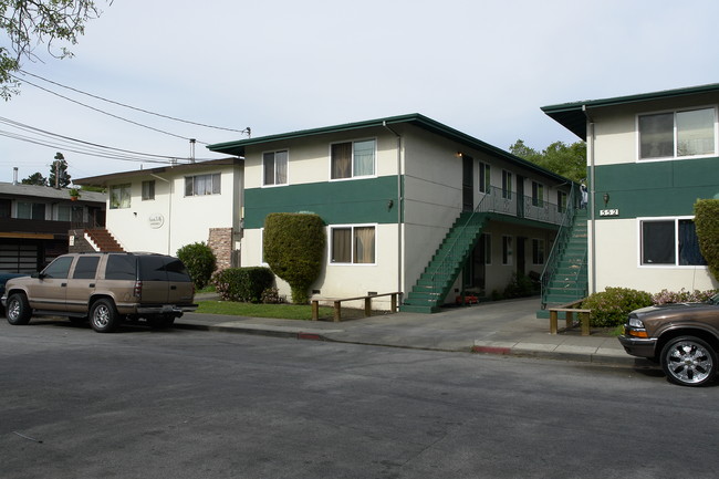 552 Geneva Ave in Redwood City, CA - Building Photo - Building Photo