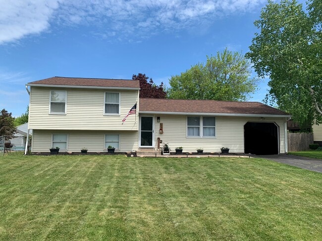 property at 4746 Stonehurst Rd