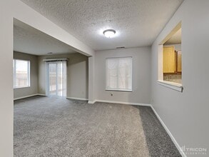 557 Cembra Dr in Greenwood, IN - Building Photo - Building Photo