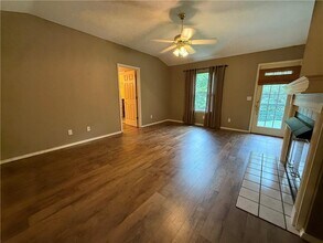 2 Melling Cir in Bella Vista, AR - Foto de edificio - Building Photo