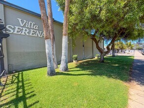 Villa Serena in Phoenix, AZ - Building Photo - Building Photo