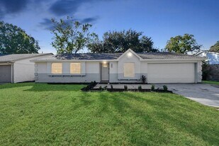 6031 Dellfern Dr in Houston, TX - Building Photo