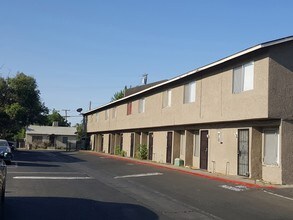 2010 Larcus Ave in Bakersfield, CA - Building Photo - Building Photo