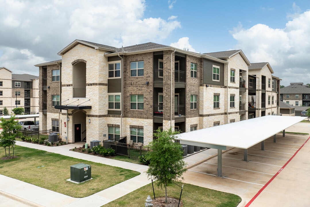 Harbor Shores in Montgomery, TX - Building Photo