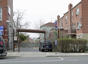 3673-3675 Bronxwood in Bronx, NY - Building Photo - Building Photo