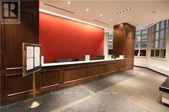 426 University Ave in Toronto, ON - Building Photo - Building Photo