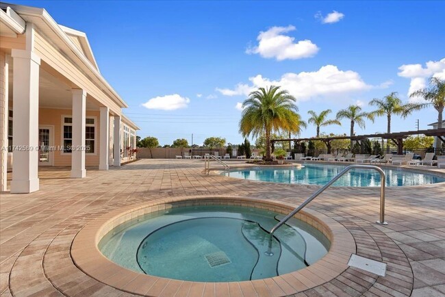 8981 Shine Dr in Kissimmee, FL - Foto de edificio - Building Photo