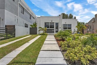 2345 SW 16th St in Miami, FL - Building Photo - Building Photo