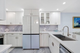 12 Royal Palm Way in Boca Raton, FL - Building Photo - Building Photo
