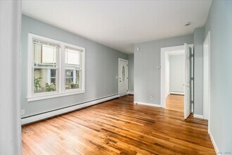 9 Nicholas Square-Unit -A in New Milford, CT - Building Photo - Building Photo