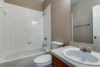 5907 Lovingham Ct in Arlington, TX - Foto de edificio - Building Photo