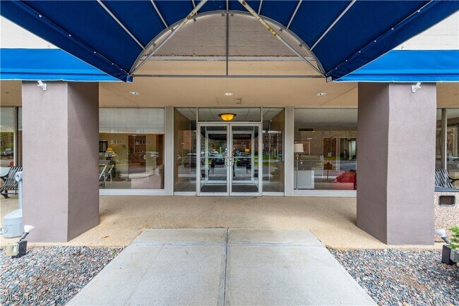 12520 Edgewater Dr in Lakewood, OH - Building Photo - Building Photo