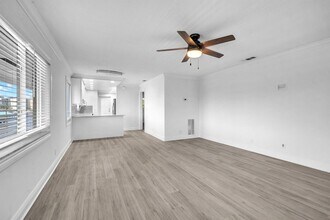 1015 Spanish River Rd in Boca Raton, FL - Building Photo - Building Photo