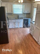 1921 NE Red Oak Ln in Blue Springs, MO - Building Photo - Building Photo