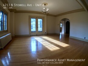 4213 N Stowell Ave in Shorewood, WI - Foto de edificio - Building Photo