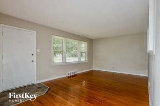 1355 Del Rey Dr in Florissant, MO - Building Photo - Building Photo